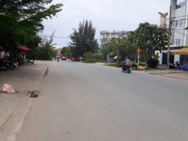 Bán nhà đường 65 Tân Quy Đông