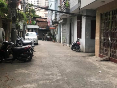 Bán đất tặng nhà C4 Lĩnh Nam 36 m2  ô tô đỗ cửa 2,18 tỷ.CC