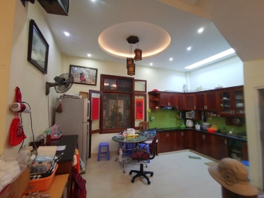 Bán Nhà Hào Nam – Đống Đa. Diện tích 44 m2, 5 Tầng, Mặt tiền 5.4m, Giá 4.8 Tỷ ( TL)