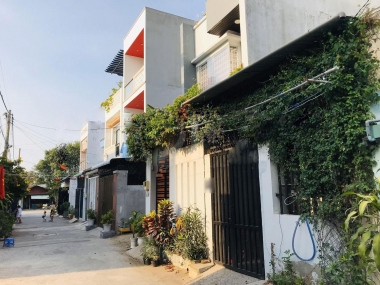 Bán nhà cấp 4 hẻm ô tô 52m2 đường Trường Lưu Quận 9, giá 2,4 tỷ