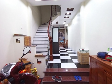 Chỉ 2 tỷ có nhà 36m x 5 tầng, Đông Thiên, Vĩnh Hưng…