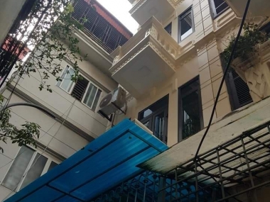 Cần bán nhà-Cầu Giấy Xuân Thủy, 4 tầng DT 37m2. Giá 3,7 tỷ. LH 0985117683