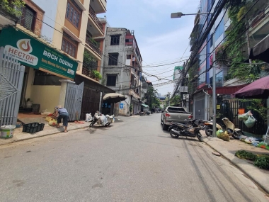 BÁN NHÀ PHỐ VŨ HỮU, TX, 47M2 * 5 TẦNG, MẶT 5M, GIÁ 2.6 TỶ, MẶT TIỀN LỚN,  2 THOÁNG