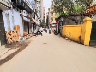 Nhà Nguyễn Khang DT50M2, 4T, MT5M giá 4.95 tỷ ĐẸP, THUẬN TIỆN