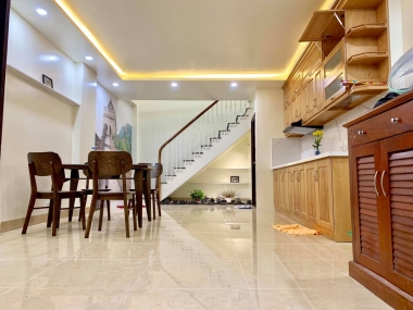 BÁN NHÀ HÀ ĐÔNG,2 Ô TÔ VÀO NHÀ, MẶT TIỀN TO KINH KHỦNG,CHỈ 5,X TỶ, VỊ TRÍ ĐẸP, KINH DOANH ĐỈNH.