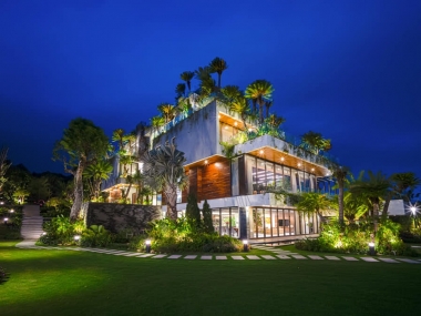 Cần bán 2 căn biệt thự +đất phú long, 20m x 21m, nằm ngay mặt tiền đường Nguyễn Hữu Thọ