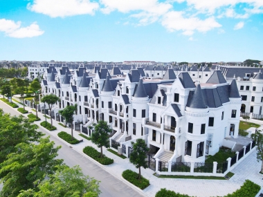 Bán biệt thự phong cách tân cổ điển châu Âu vị trí đẹp, 2 mặt tiền giá 245tr/m2 - LH: 0911.690.811