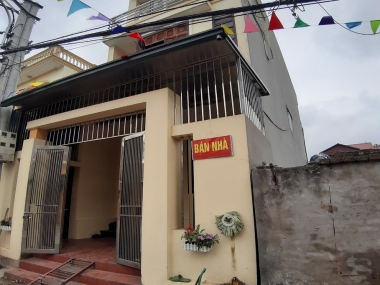 Bán nhà 3 tầng tại Đặng Xá, Gia Lâm. Dt đất 46m2. Đường trươc nhà 3m, thông. LH 0989894845.