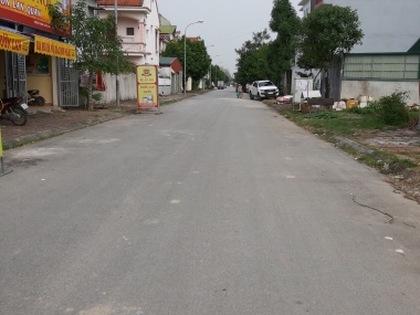 Bán GẤP 31m2 đất thổ cư Trâu Quỳ, đường trước nhà 28m, vỉa hè rộng, mặt tiền 4m. LH 0398381708.