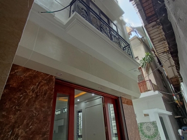 Nhà mới Xã Đàn, Đống Đa 32m2, 5 tầng, lô góc 2 thoáng, giá 4.8 tỷ. Cực gần phố