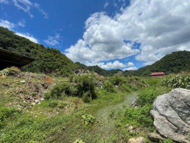 Bán mảnh đất trung tâm TT Nông Trường thích hợp xây khách sạn ở Mộc Châu Sơn La