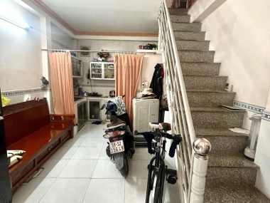 Bán Nhà Quận 8 Phường 4 Đường Đông Hồ  – 2,5 tỷ -  29m2 – 2 Tầng