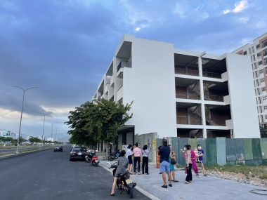 MUA BÁN NHÀ PHỐ THƯƠNG MẠI VCN PHƯỚC LONG 2, 100 M2, 4 TẦNG XÂY THÔ, GIÁ CHỈ CÓ 5,5 TỶ THÁNG 9/2021