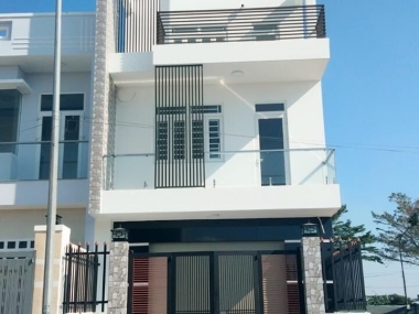 Căn Nhà GIÁ RẺ Nằm Cách Chợ Bình Chánh Chỉ 2km -Trả trước 2 tỷ 100 triệu Nhận Nhà 2 LẦU Ở Ngay