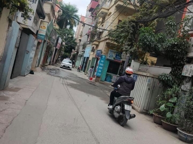 Bán căn nhà siêu đẹp tại Lạc Long Quân, 58m2x6 tầng, oto tránh, thang máy, có gara, kinh doanh. Giá 